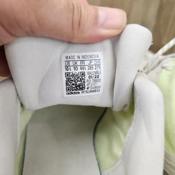 Mens Adidas ZX22 Boost size 10.5 Off White Athletic Shoes