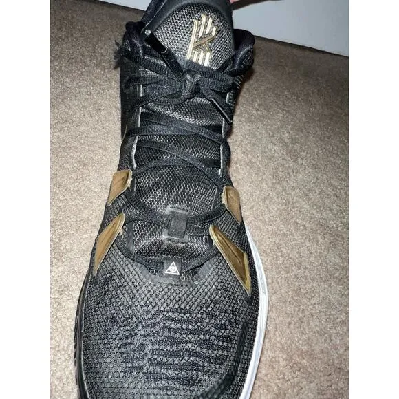 Men's Nike Kyrie High top athletic basketball shoes size 14