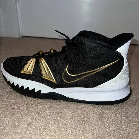 Men's Nike Kyrie High top athletic basketball shoes size 14
