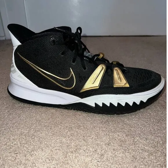 Men's Nike Kyrie High top athletic basketball shoes size 14
