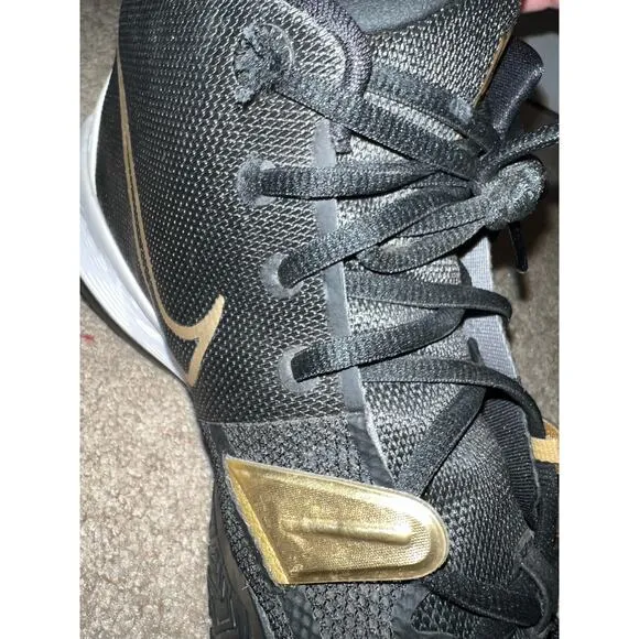 Men's Nike Kyrie High top athletic basketball shoes size 14