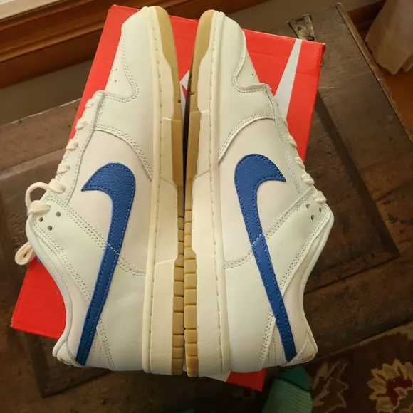Men's NWT Nike Dunk Low SE shoes size 10.5