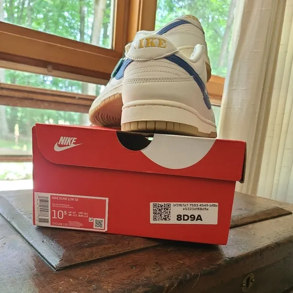 Men's NWT Nike Dunk Low SE shoes size 10.5