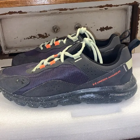 Mens UA Charged Verssert Speckle Running Shoes size 9.5