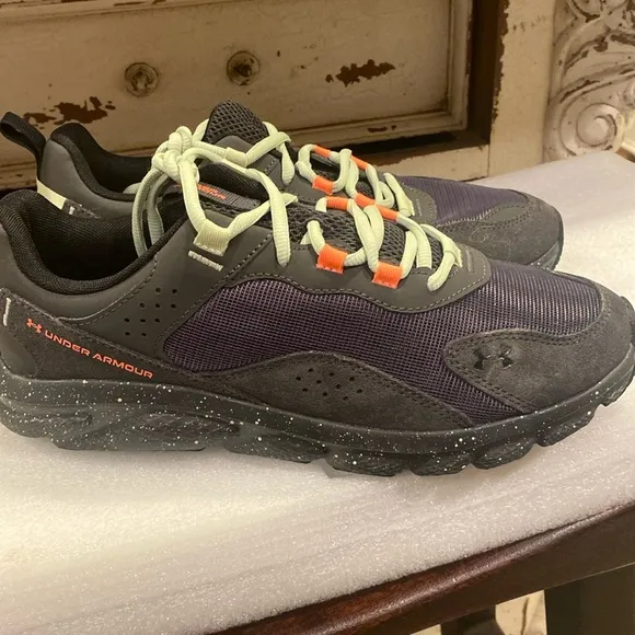 Mens UA Charged Verssert Speckle Running Shoes size 9.5