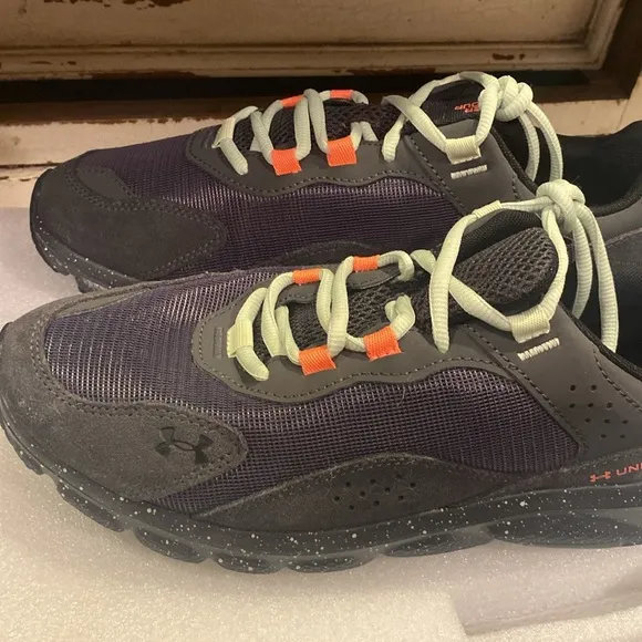 Mens UA Charged Verssert Speckle Running Shoes size 9.5