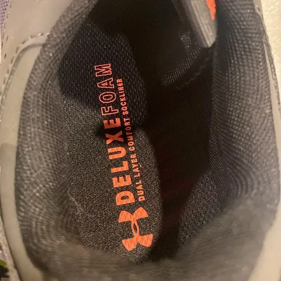 Mens UA Charged Verssert Speckle Running Shoes size 9.5
