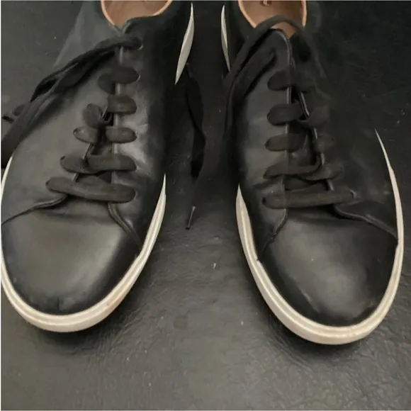 Men’s Unstructured Clarks Size 10 1/2 Black &amp; White