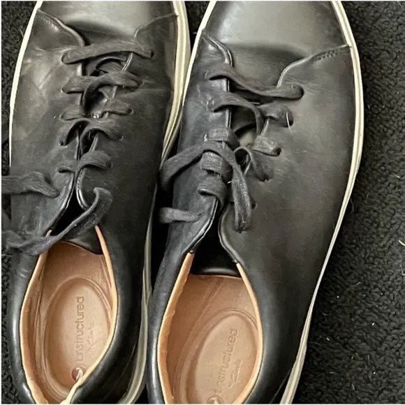 Men’s Unstructured Clarks Size 10 1/2 Black &amp; White