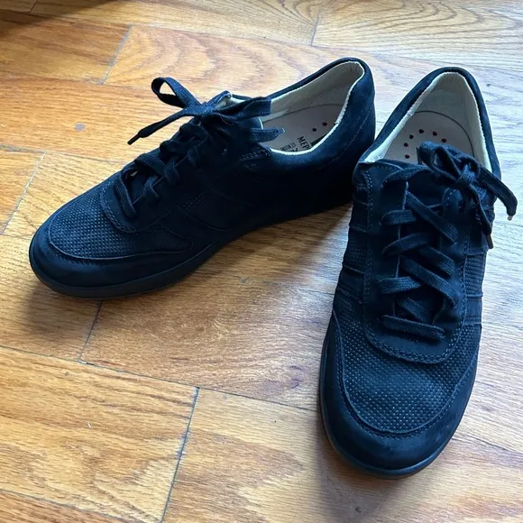 Mephisto Womens Sneaker Runoff Air Jet Black Shoe Suede Round Toe Low Top 7.5