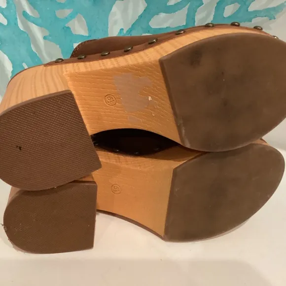 Mia dark brown faux suede closed toe chunky clog block heel shoes size 6.5
