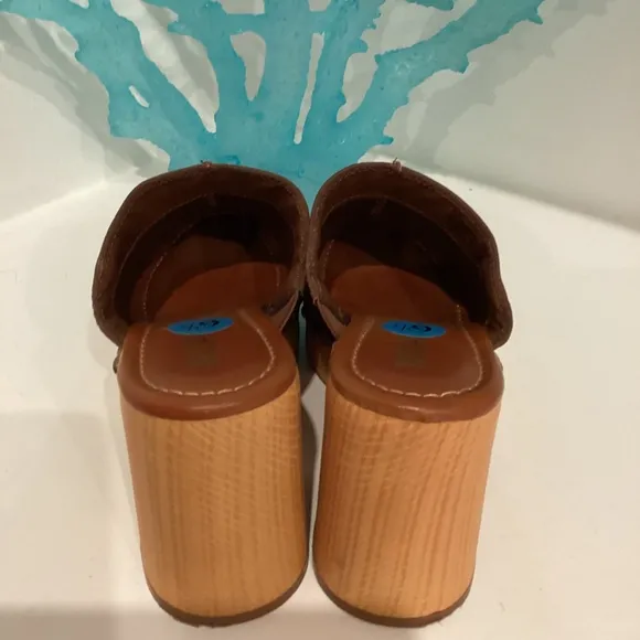 Mia dark brown faux suede closed toe chunky clog block heel shoes size 6.5
