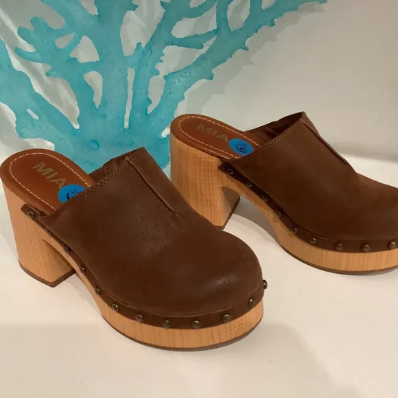 Mia dark brown faux suede closed toe chunky clog block heel shoes size 6.5