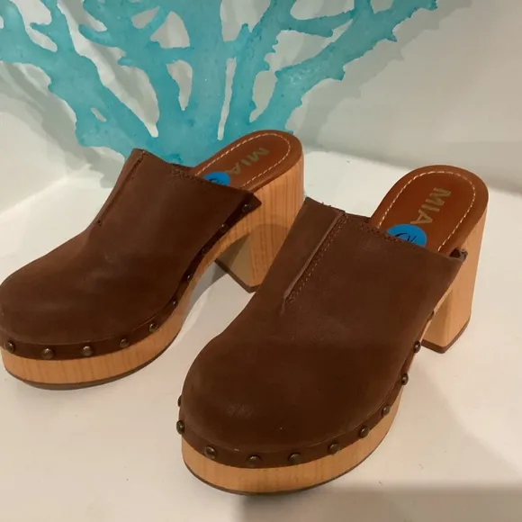 Mia dark brown faux suede closed toe chunky clog block heel shoes size 6.5