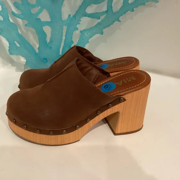 Mia dark brown faux suede closed toe chunky clog block heel shoes size 6.5