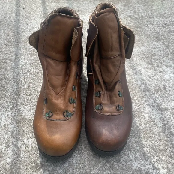 Monte Rosa Brown Hiking/Mountain Boots with Red Laces 10.5