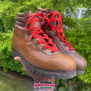 Monte Rosa Brown Hiking/Mountain Boots with Red Laces 10.5