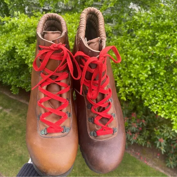 Monte Rosa Brown Hiking/Mountain Boots with Red Laces 10.5