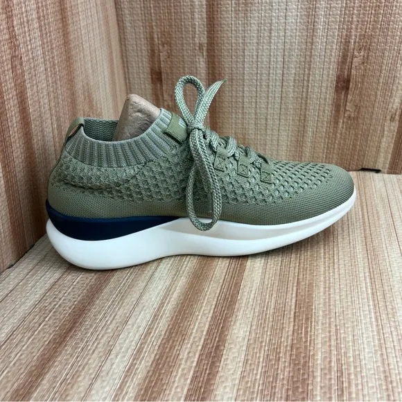 Moshn by Klogs shoes womens 8 Vigor Green Comfort Lace Up Sneakers