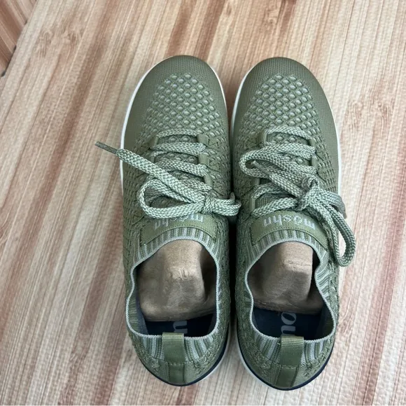 Moshn by Klogs shoes womens 8 Vigor Green Comfort Lace Up Sneakers