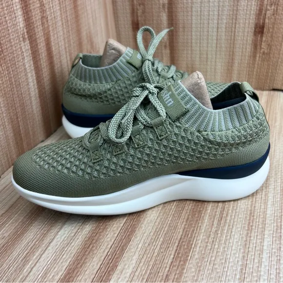 Moshn by Klogs shoes womens 8 Vigor Green Comfort Lace Up Sneakers