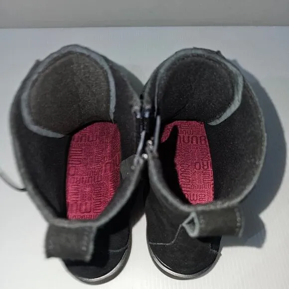 Munro Finnley Ankle Bootie Lace Up Black Suede Size 8 Super Slim NWOT