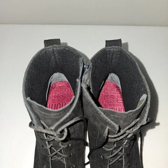 Munro Finnley Ankle Bootie Lace Up Black Suede Size 8 Super Slim NWOT