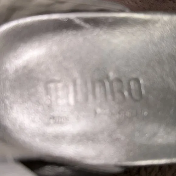 Munro Shoes | Silver Kid Leather Brinn Leather Sandal - Women Size 5.5