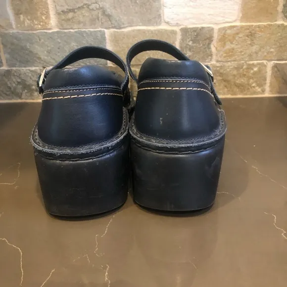 Naot navy leather low platform heel contrast stitching Mary Janes shoes size 40