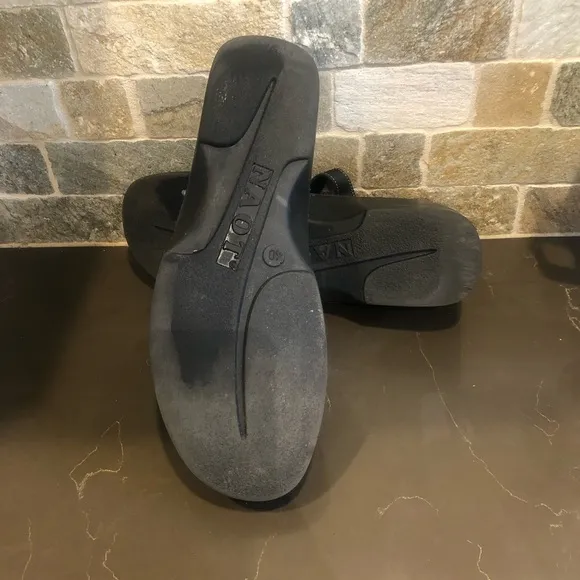 Naot navy leather low platform heel contrast stitching Mary Janes shoes size 40