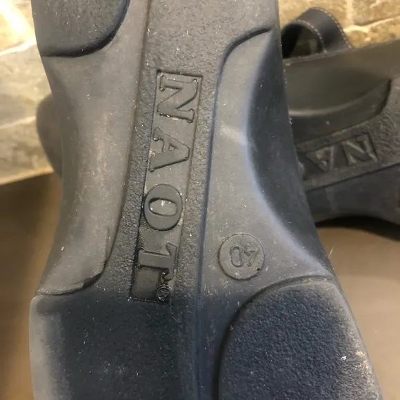 Naot navy leather low platform heel contrast stitching Mary Janes shoes size 40