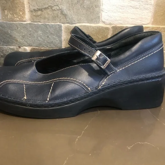 Naot navy leather low platform heel contrast stitching Mary Janes shoes size 40