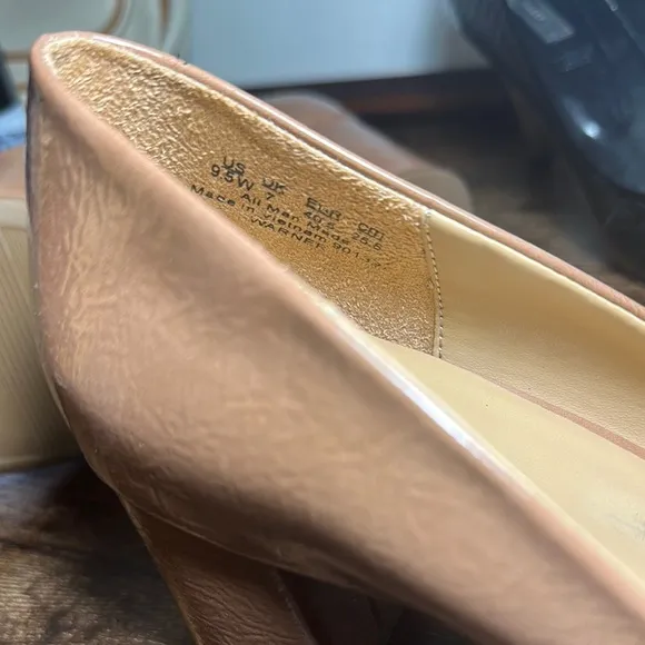 Naturalizer Elegant Tan Women's block heel Pumps size 9.5W