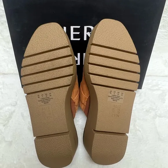 Naturalizer Women's Wayde Mules Golden Maple Suede 7M New