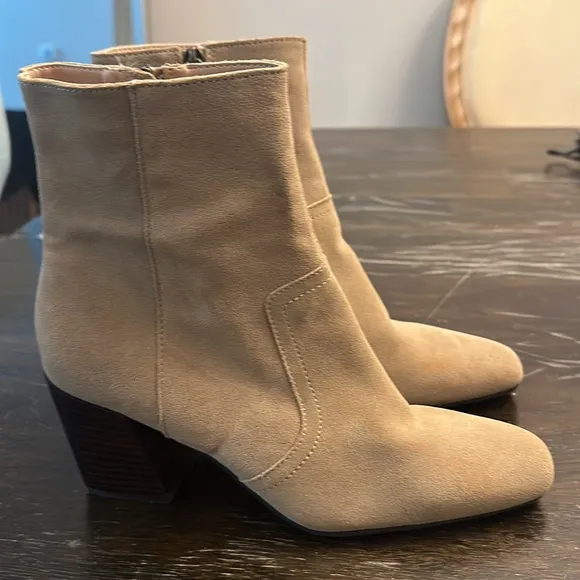 NEW $149 Blondo x Zappos Sadie suede waterproof ankle bootie women size 8.5, 10