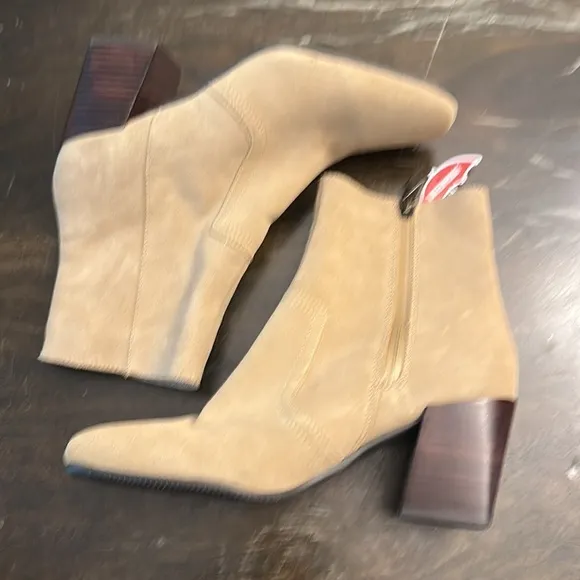 NEW $149 Blondo x Zappos Sadie suede waterproof ankle bootie women size 8.5, 10