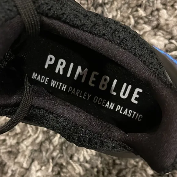 New ADIDAS UltraBoost DNA 5.0 Running Shoes in Black Metallic Blue