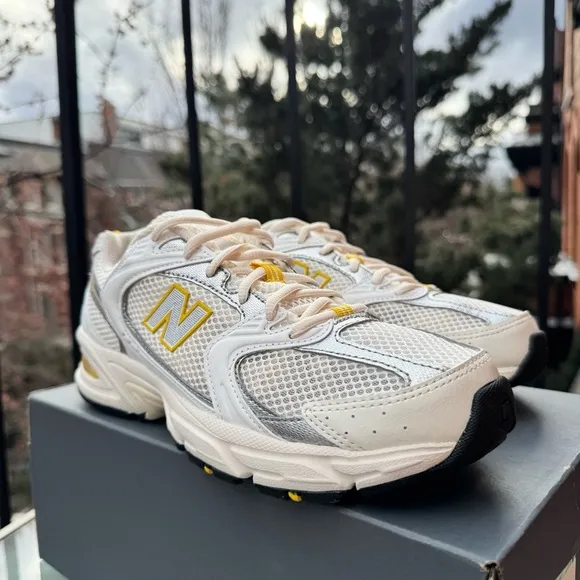 New Balance 530 Sneaker Shoes in Metallic Yellow White Womens