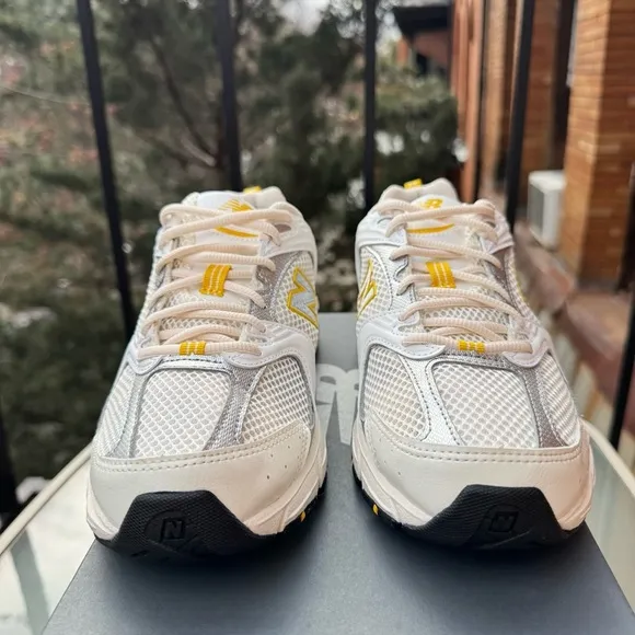 New Balance 530 Sneaker Shoes in Metallic Yellow White Womens