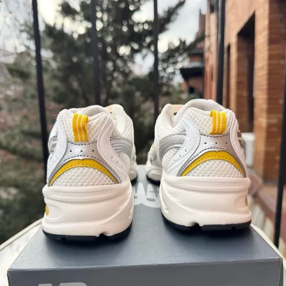 New Balance 530 Sneaker Shoes in Metallic Yellow White Womens