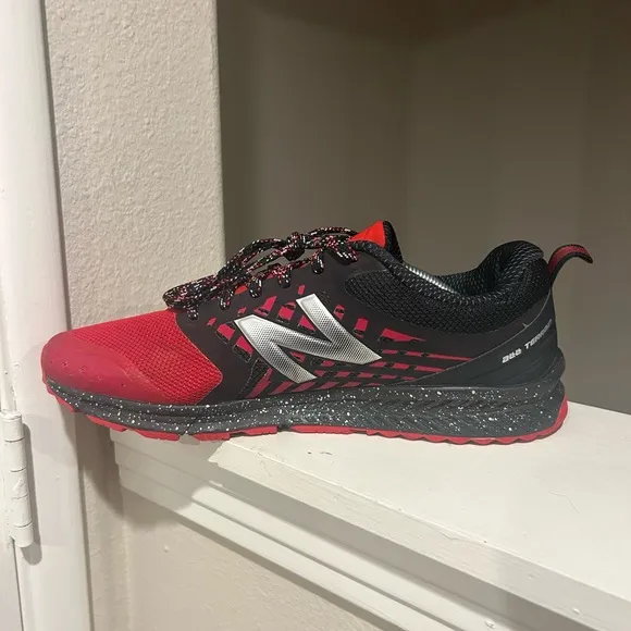 New Balance FuelCore Nitrel All Terrain Running Shoes Size 12 D Width RED BLACK