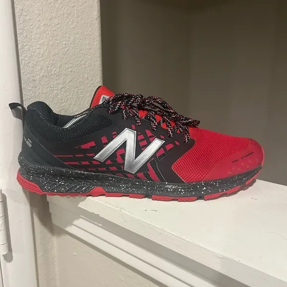 New Balance FuelCore Nitrel All Terrain Running Shoes Size 12 D Width RED BLACK