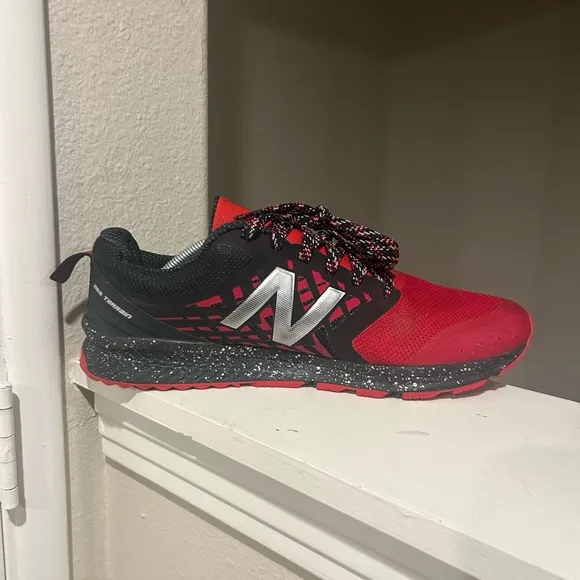 New Balance FuelCore Nitrel All Terrain Running Shoes Size 12 D Width RED BLACK
