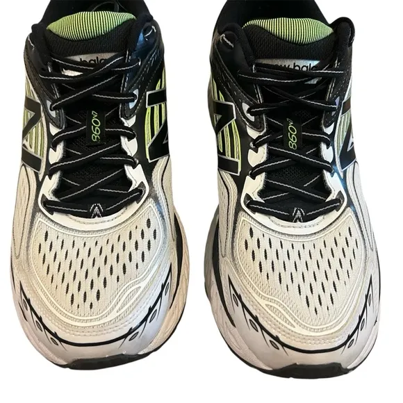 New Balance M860WB7 Men’s Running Shoes – Size 8.5 – White/Black/Green
