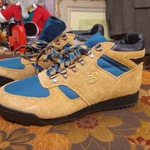 New Balance Rainier Vibram Tan Teal Sneaker Hiking Boot Shoes Mens 9.5 NO BOX