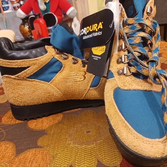 New Balance Rainier Vibram Tan Teal Sneaker Hiking Boot Shoes Mens 9.5 NO BOX