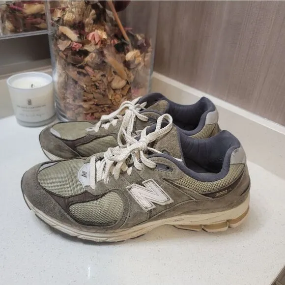 New Balance 2002R men's size 10.5