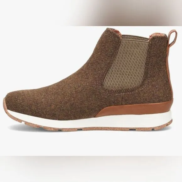 New b.o.c. Womens Kara Soft Wool Ankle pull on Chelsea Boots shoes Brown size 7M