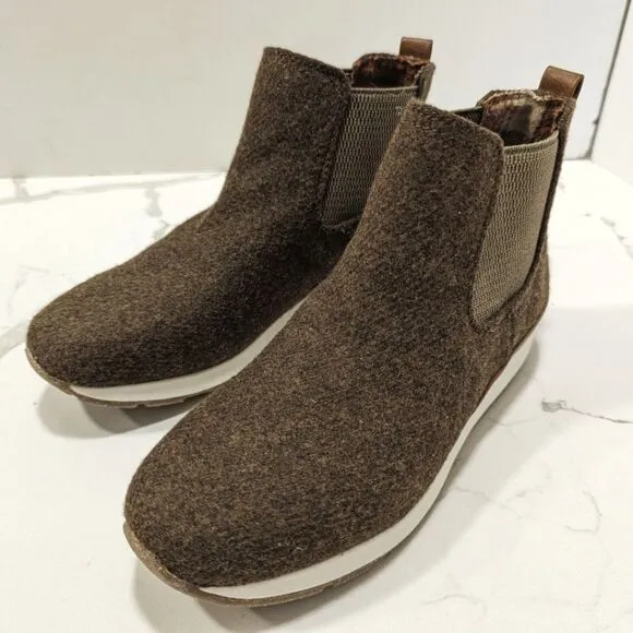New b.o.c. Womens Kara Soft Wool Ankle pull on Chelsea Boots shoes Brown size 7M