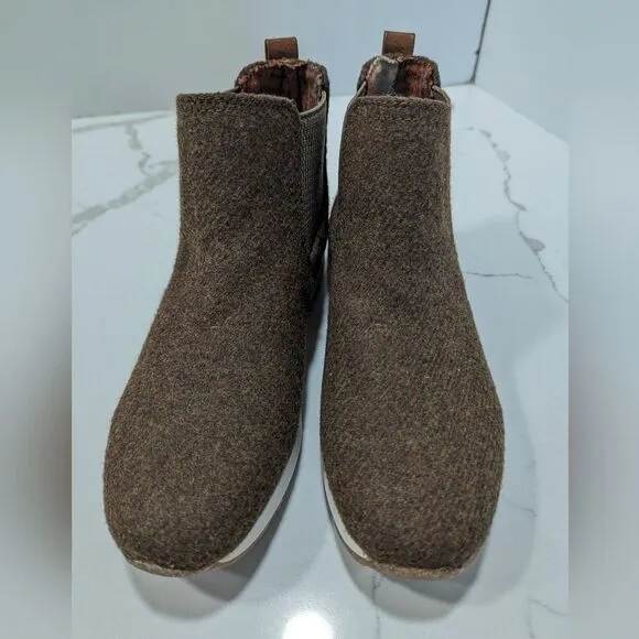New b.o.c. Womens Kara Soft Wool Ankle pull on Chelsea Boots shoes Brown size 7M